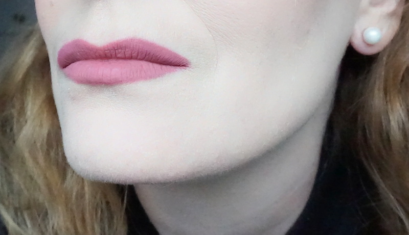 KYLIE Matte Liquid Lipstick & Lip Liner Swatch - Highendlove KYLIE Matte Liquid Lipstick & Lip Liner Poesie K - Highendlove