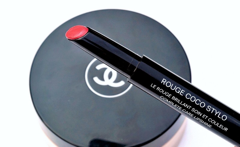 CHANEL Rouge Coco Stylo in Lettre - Highendlove
