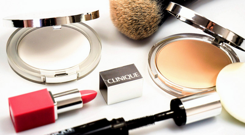 CLINIQUE Almost Powder Makeup & Stay-Matte Universal Blotting Powder - Highendlove