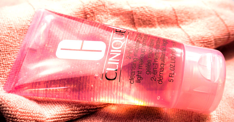 CLINIQUE 2-in-1 Cleansing Micellar Gel + Light Makeup Remover - Highendlove