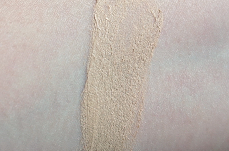 DIORSKIN Forever Perfect Mousse Long Wear Foundation Swatch Farbe 020 - Highendlove