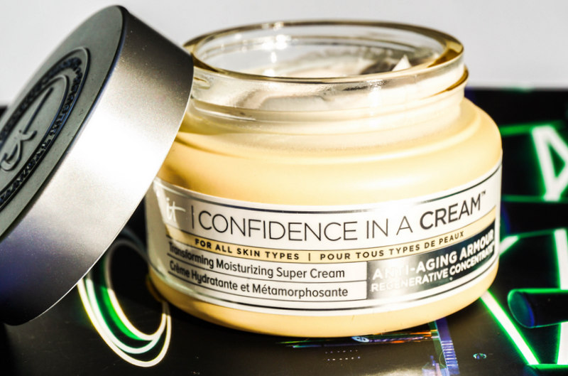 IT COSMETICS Illumination LSF 50 CC Cream & Confidence in a Cream & Heavenly Luxe Powder & Blush Brush - Highendlove